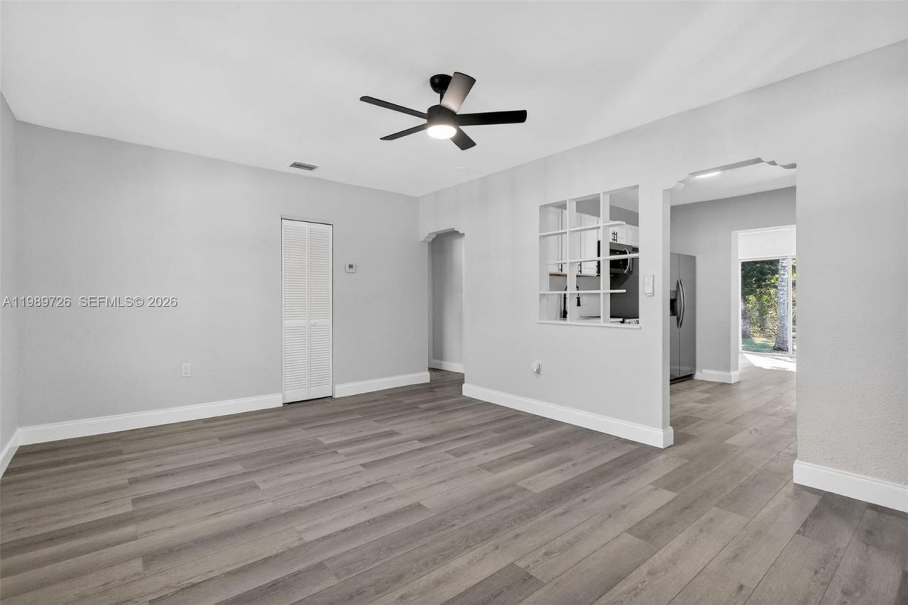 870 NE 144th St, North Miami, FL 33161 Photo