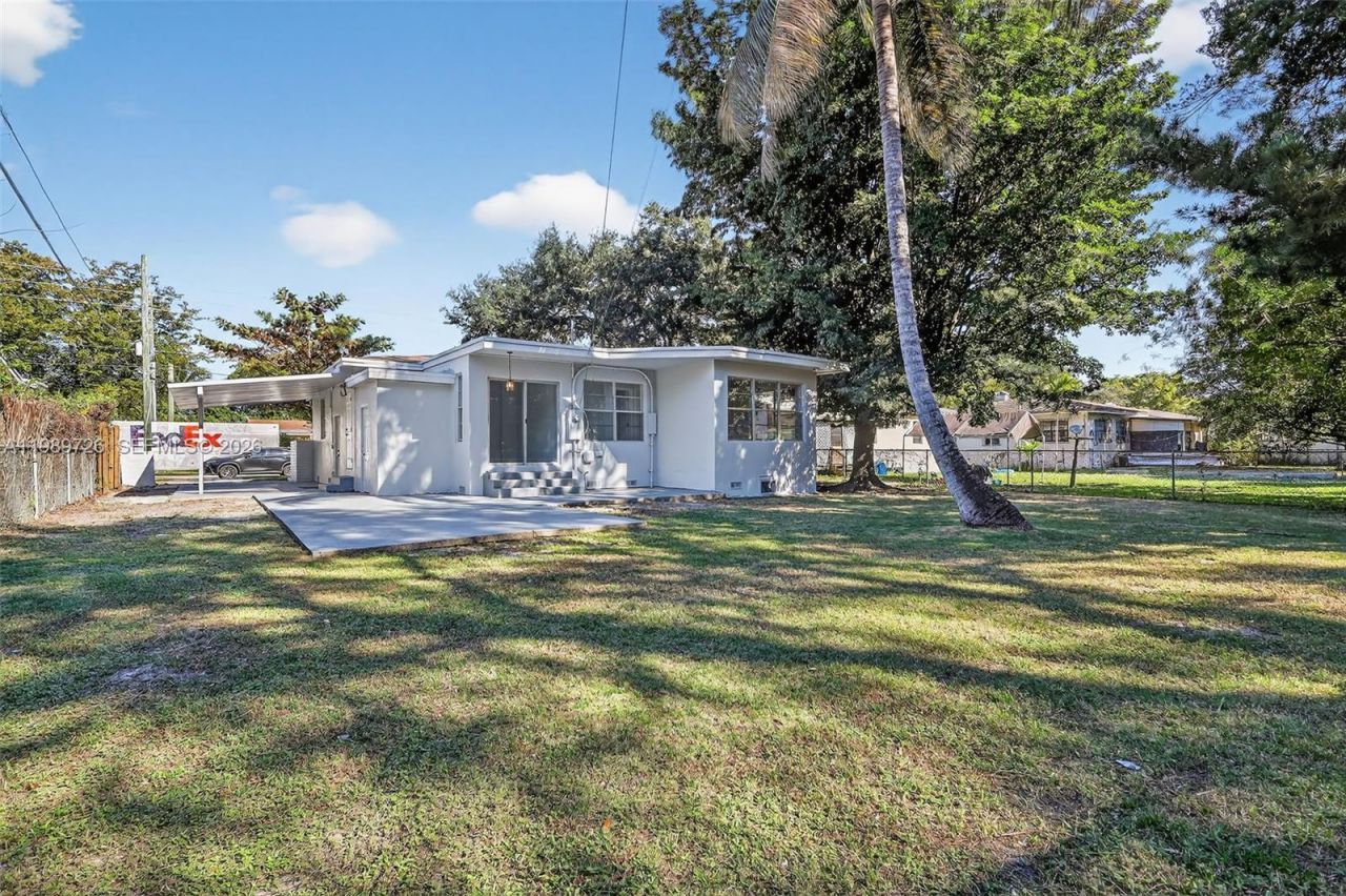 870 NE 144th St, North Miami, FL 33161 Photo