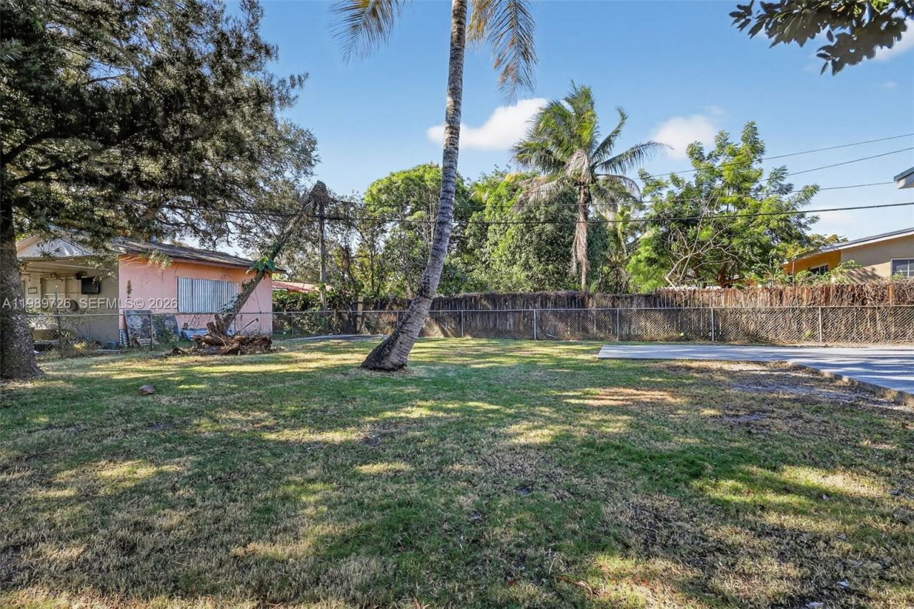 870 NE 144th St, North Miami, FL 33161 Photo