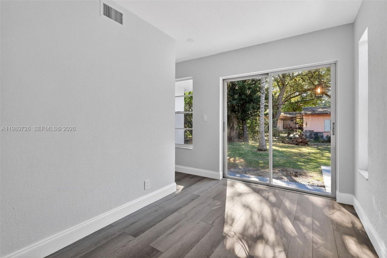 870 NE 144th St, North Miami, FL 33161 Photo