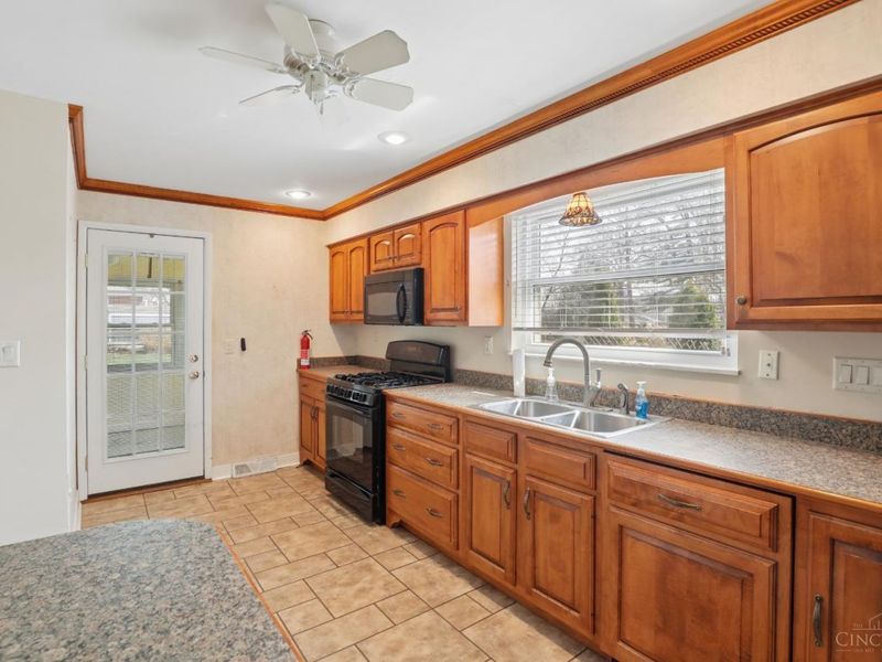 4673 Happiness Way, Cincinnati, OH 45236 Photo 11