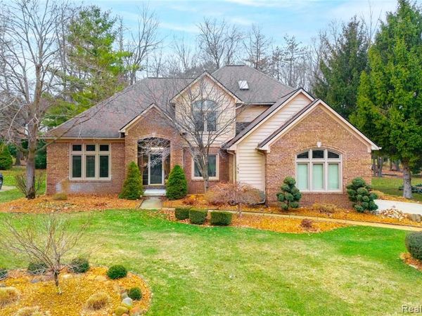 135 Great Pines Drive, Oxford Twp, MI 48371