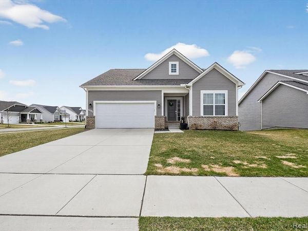 8060 Carston Lane, Green Oak Twp, MI 48116