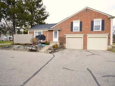 1141 Pine Ridge Court, Rochester Hills, MI 48306