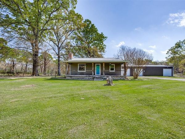 1552 Farm Road 196, Bogata, TX 75417