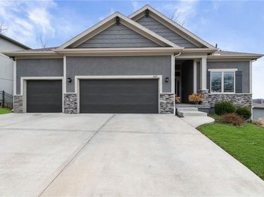 1605 NW 59th Street, Kansas City, MO 64118