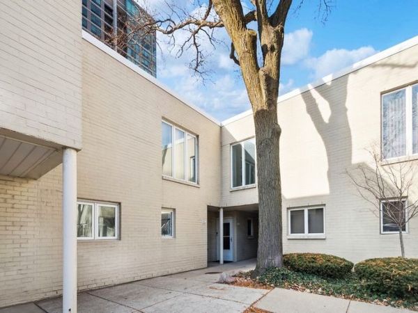 982 S Park Terrace, Chicago, IL 60605