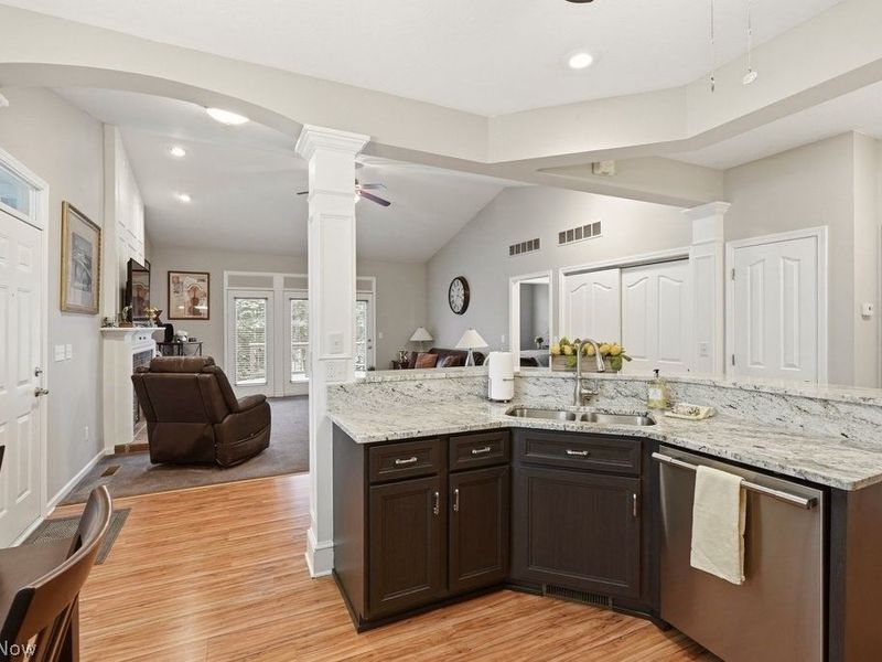 391 Stone Bridge Drive, Unit 34, Sagamore Hills, OH 44067 Photo 10