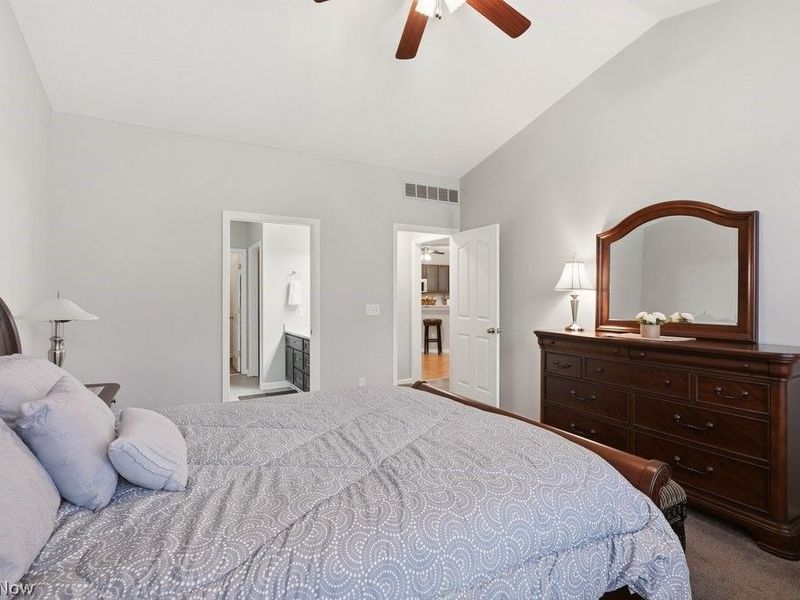 391 Stone Bridge Drive, Unit 34, Sagamore Hills, OH 44067 Photo 12