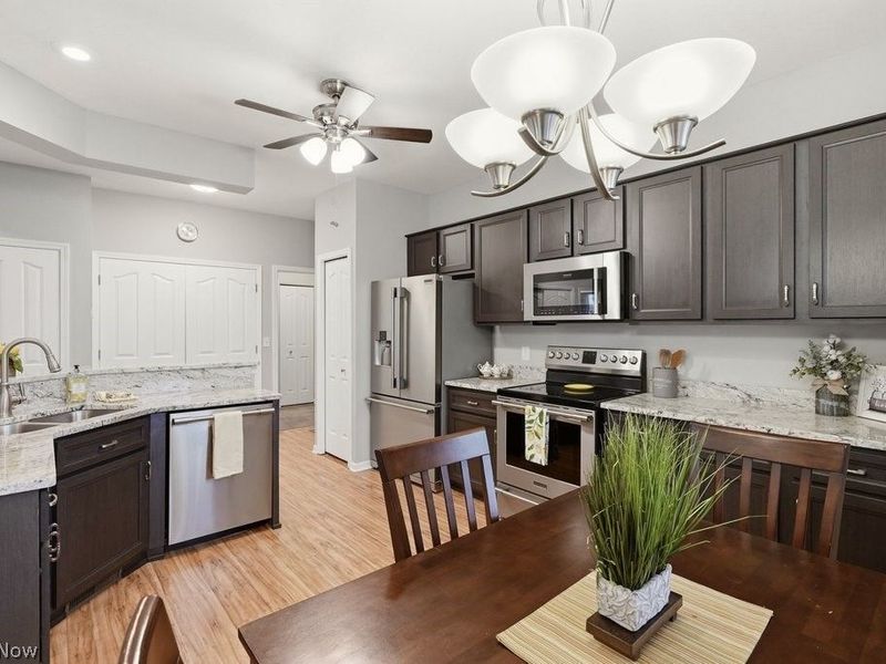 391 Stone Bridge Drive, Unit 34, Sagamore Hills, OH 44067 Photo 8