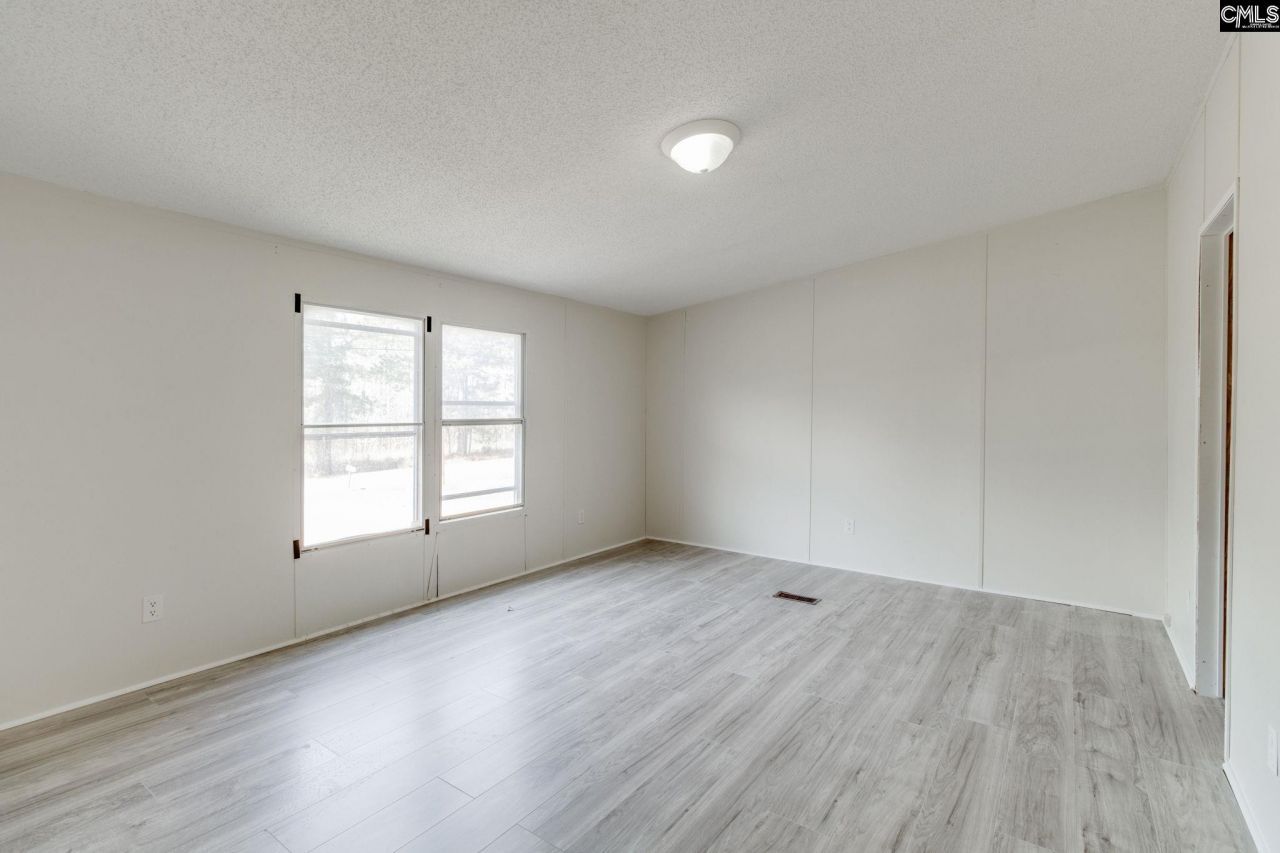 597 Forest Hills Drive  Photo 12