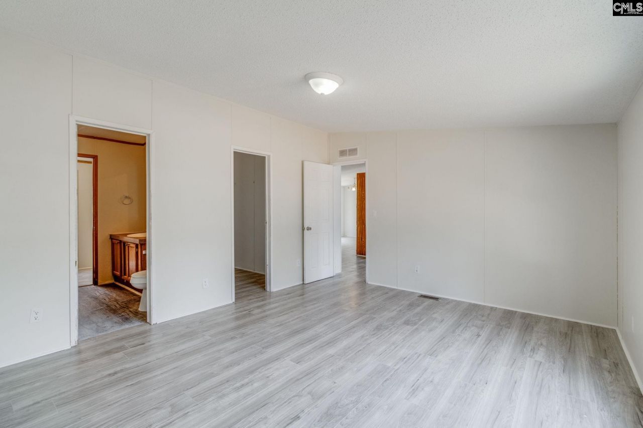 597 Forest Hills Drive  Photo 14