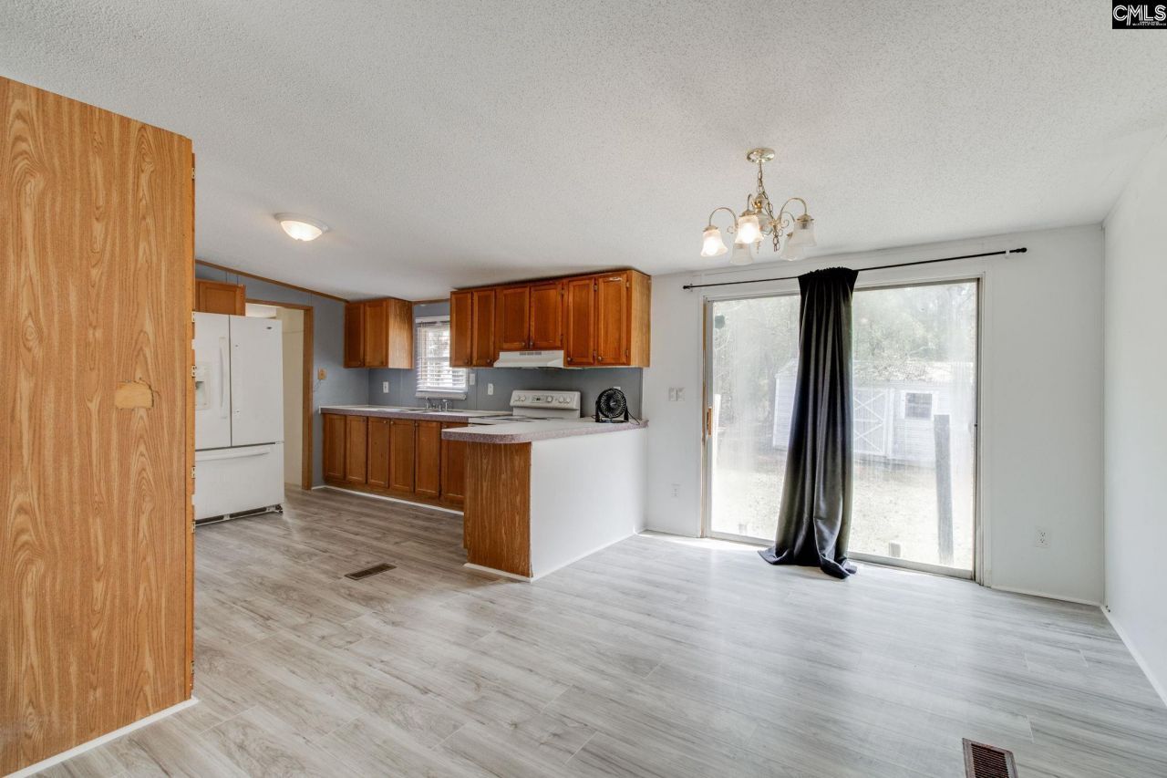 597 Forest Hills Drive  Photo 7