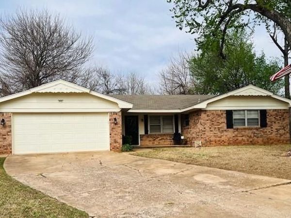 335 W Cedar Drive, Mustang, OK 73064