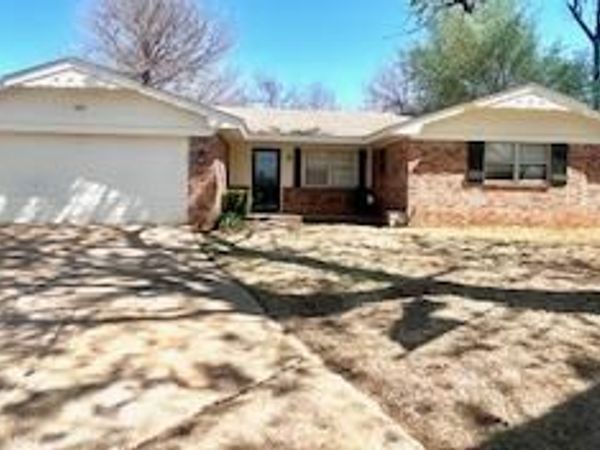 335 W Cedar Drive, Mustang, OK 73064