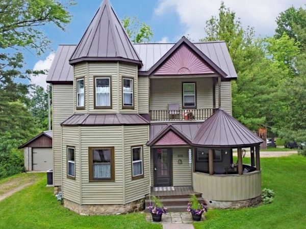 555 Pine Avenue, Hillsboro, WI 54634