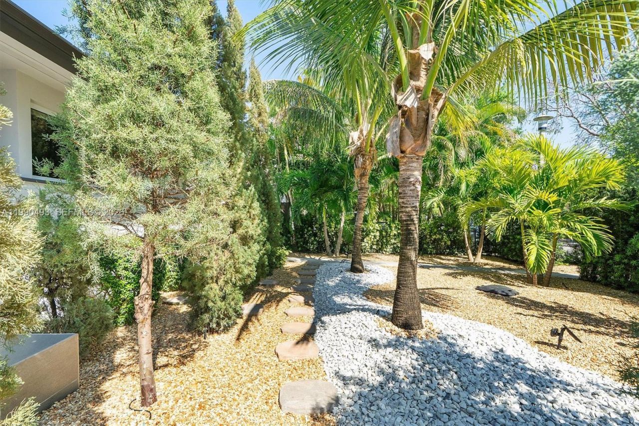 261 NE 47th St, Miami, FL 33137 Photo