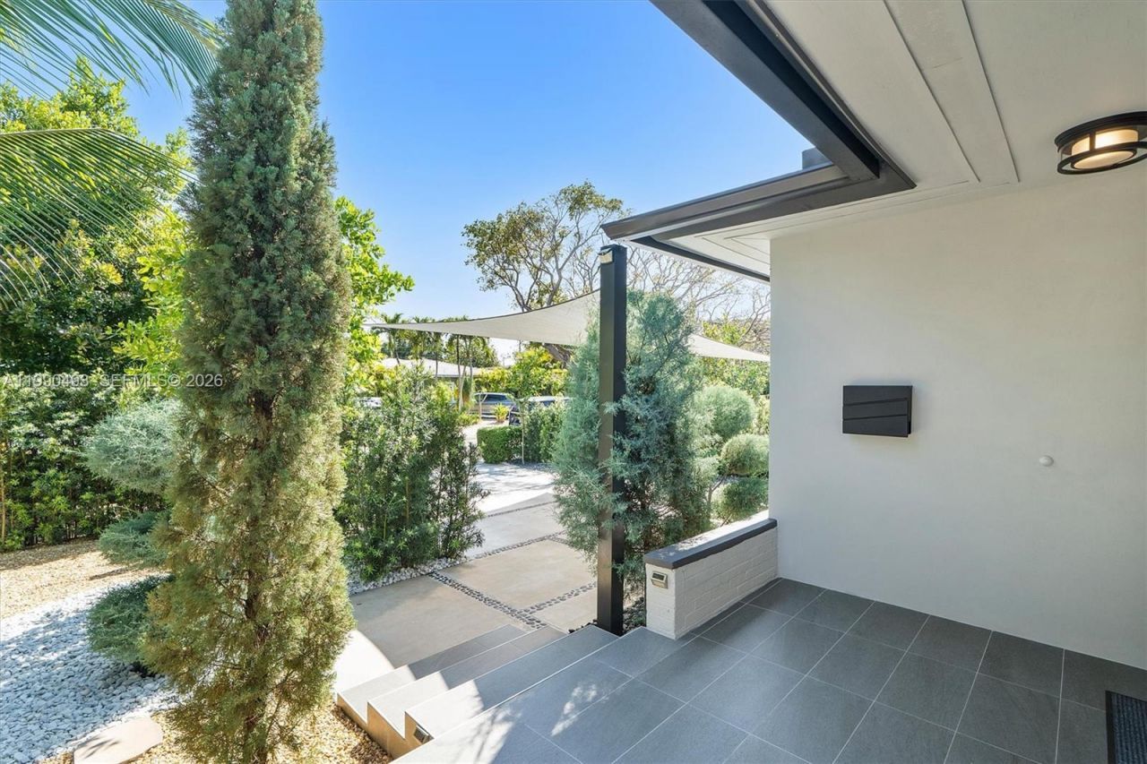 261 NE 47th St, Miami, FL 33137 Photo