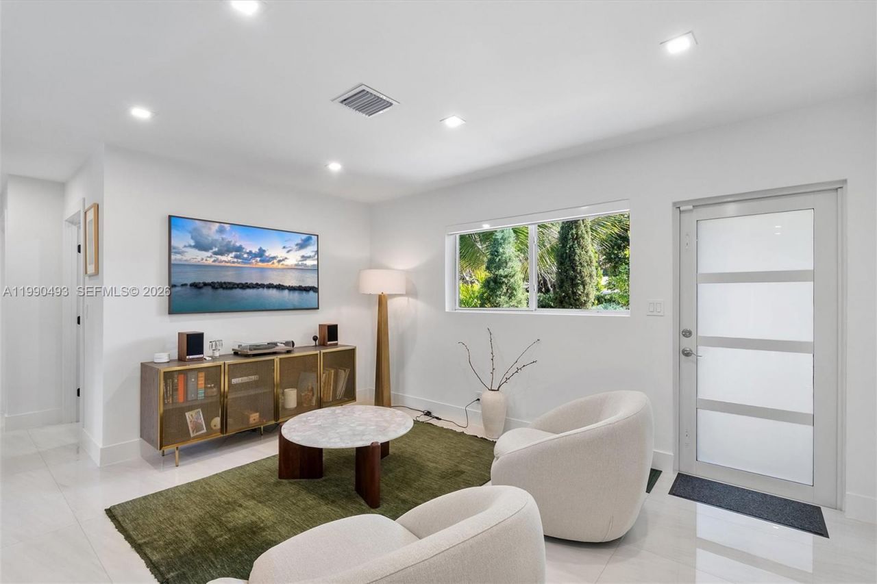 261 NE 47th St, Miami, FL 33137 Photo