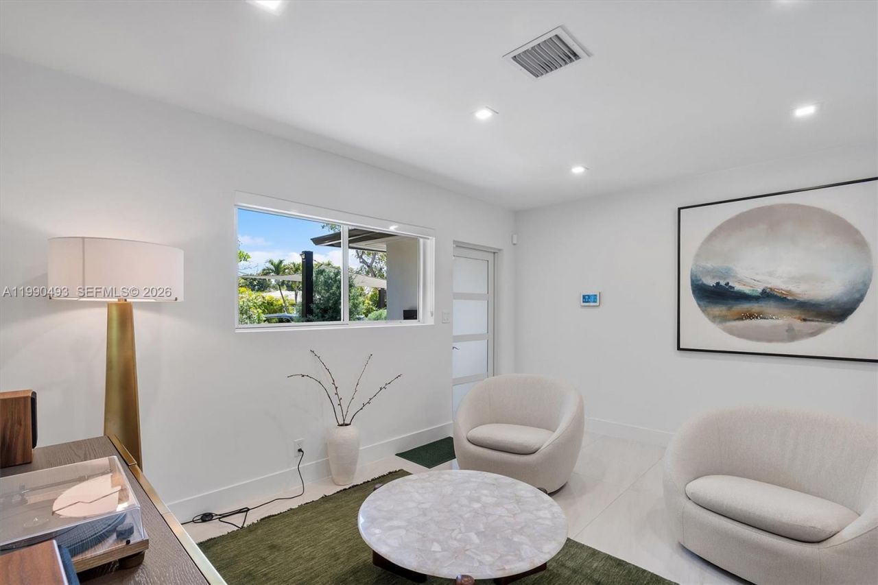 261 NE 47th St, Miami, FL 33137 Photo