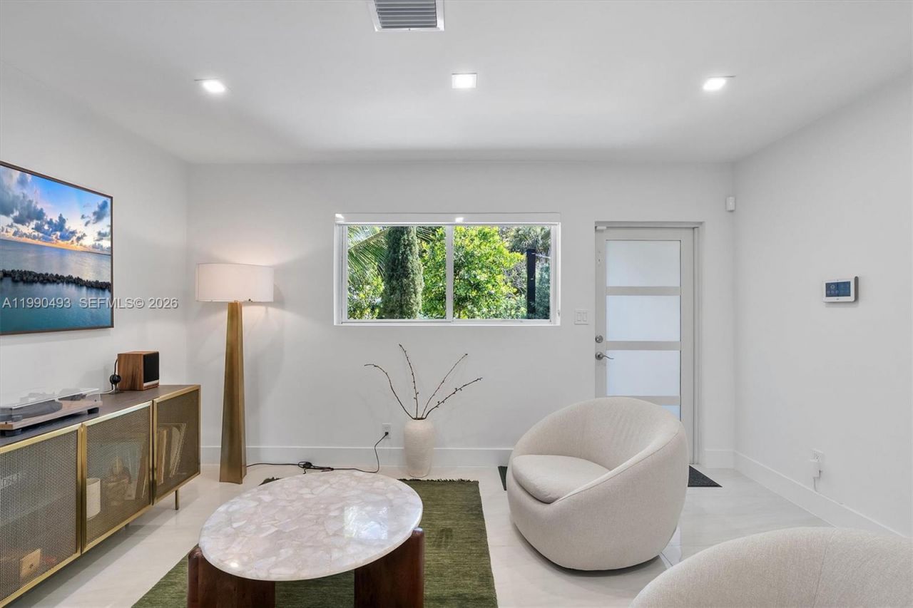 261 NE 47th St, Miami, FL 33137 Photo