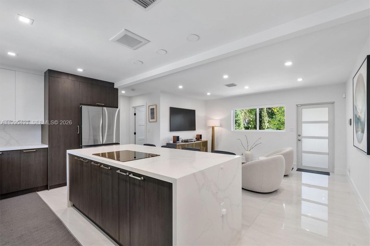 261 NE 47th St, Miami, FL 33137 Photo