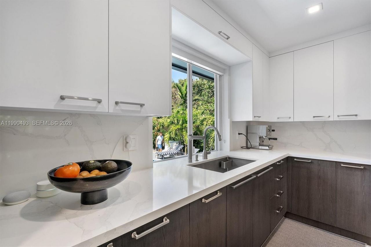 261 NE 47th St, Miami, FL 33137 Photo