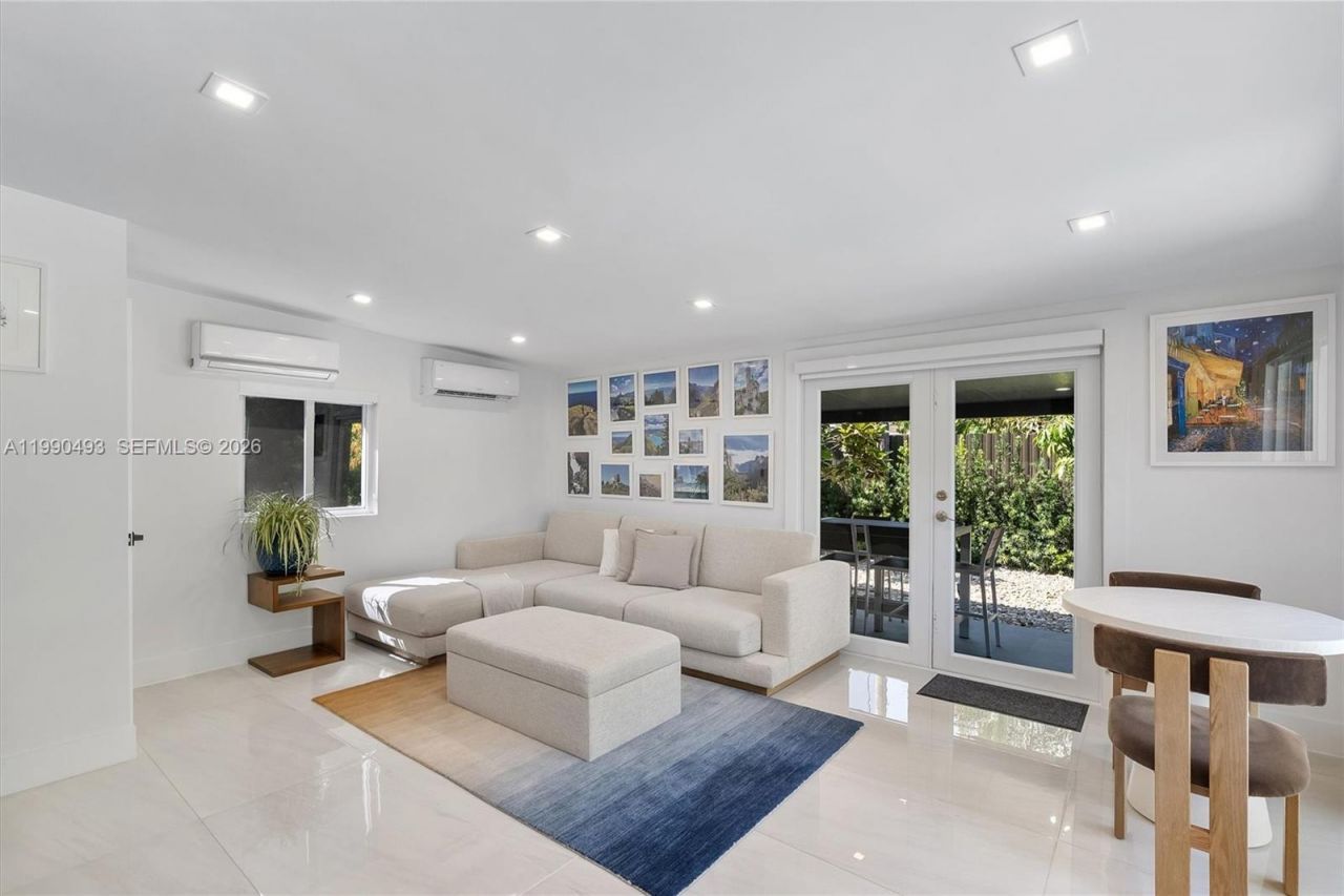 261 NE 47th St, Miami, FL 33137 Photo