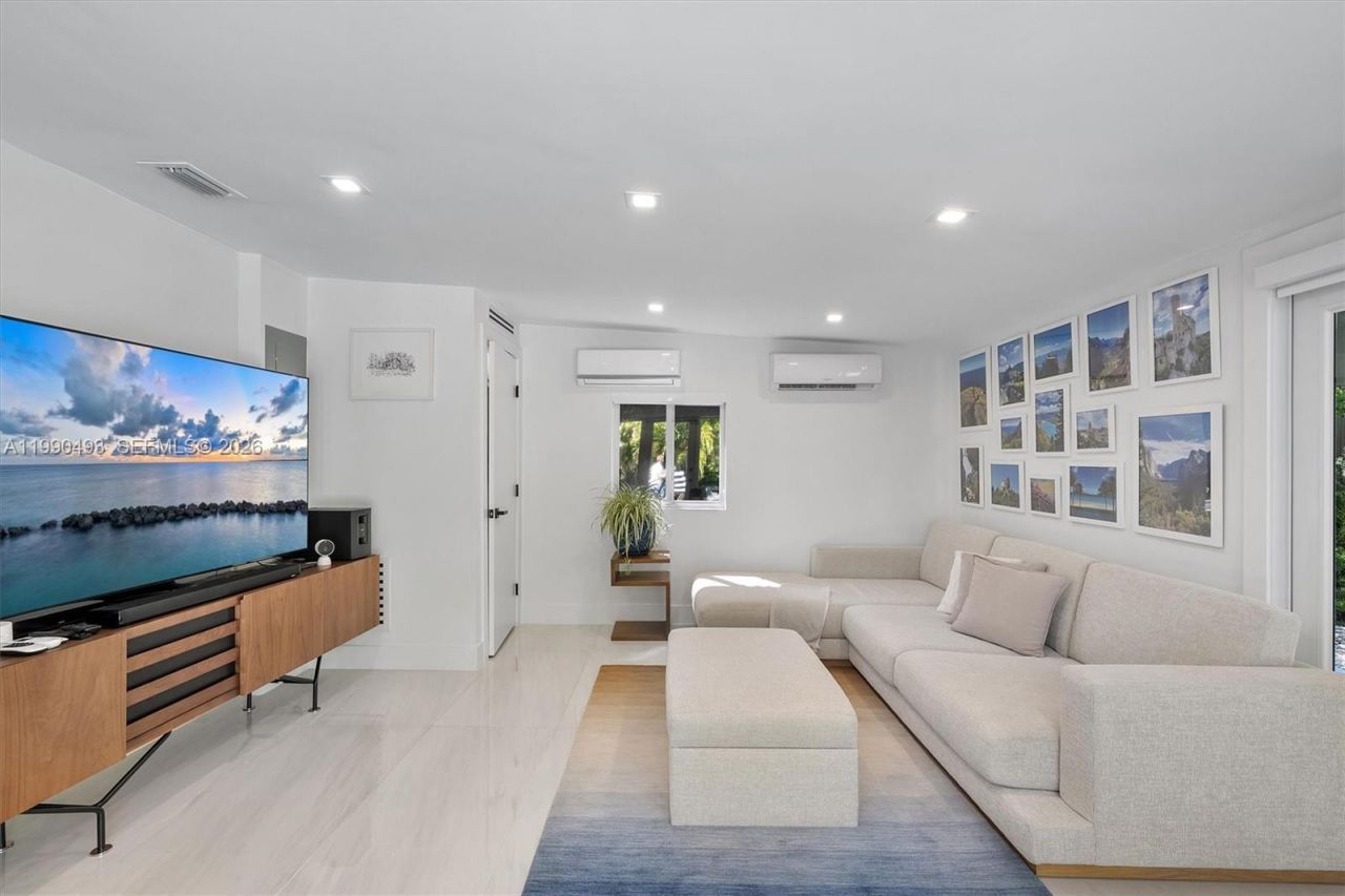 261 NE 47th St, Miami, FL 33137 Photo