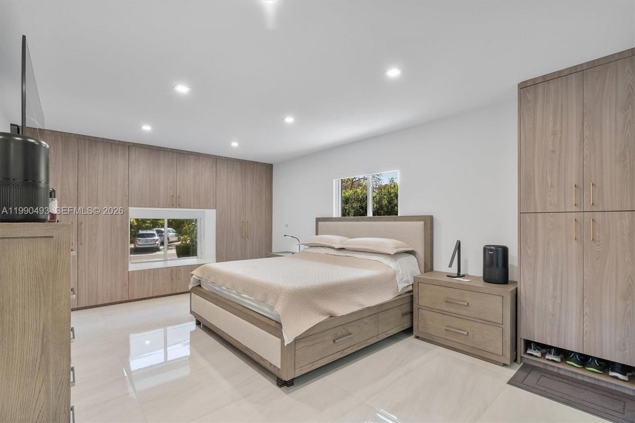 261 NE 47th St, Miami, FL 33137 Photo