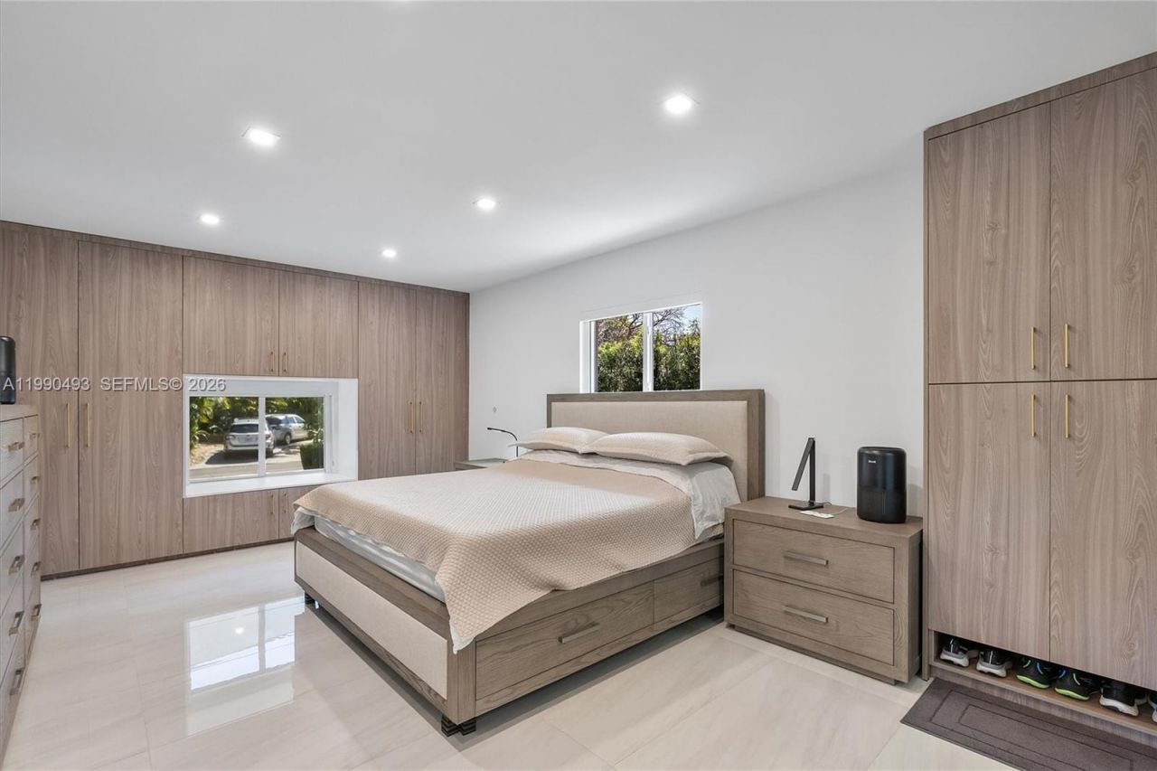 261 NE 47th St, Miami, FL 33137 Photo