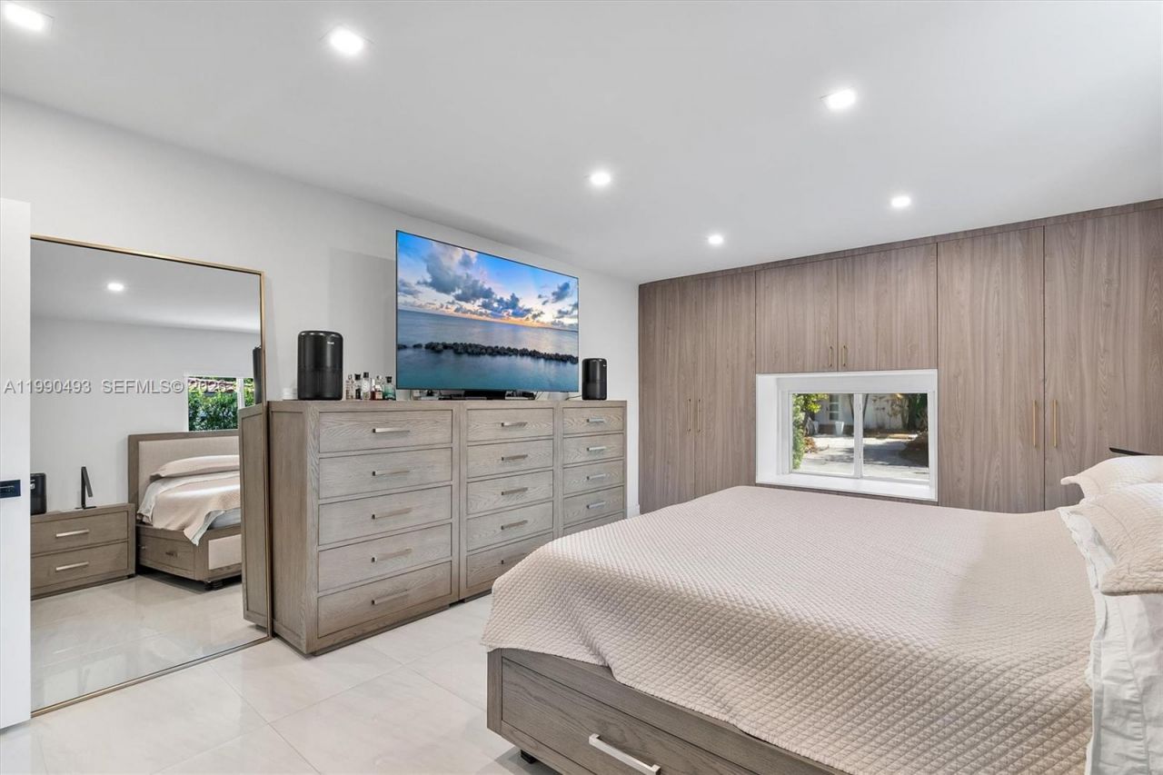 261 NE 47th St, Miami, FL 33137 Photo