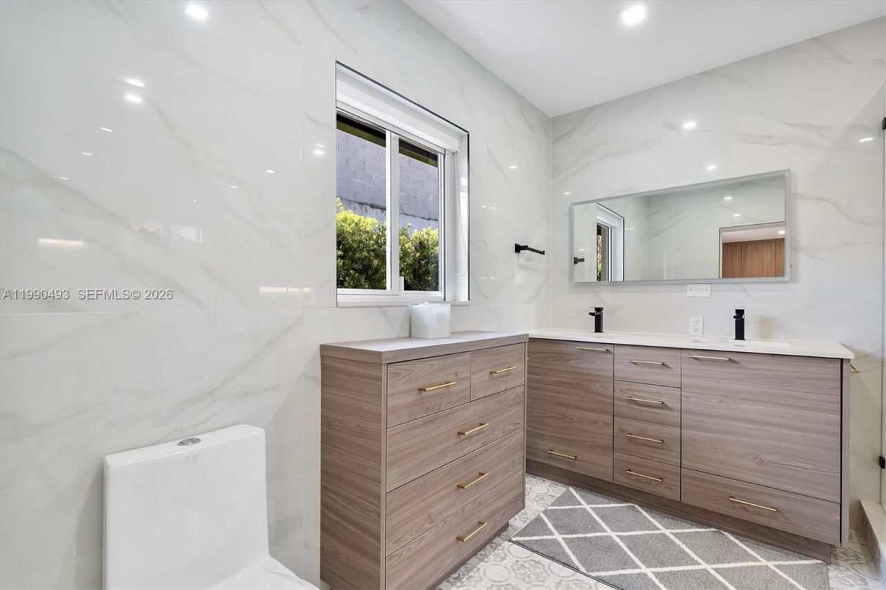 261 NE 47th St, Miami, FL 33137 Photo