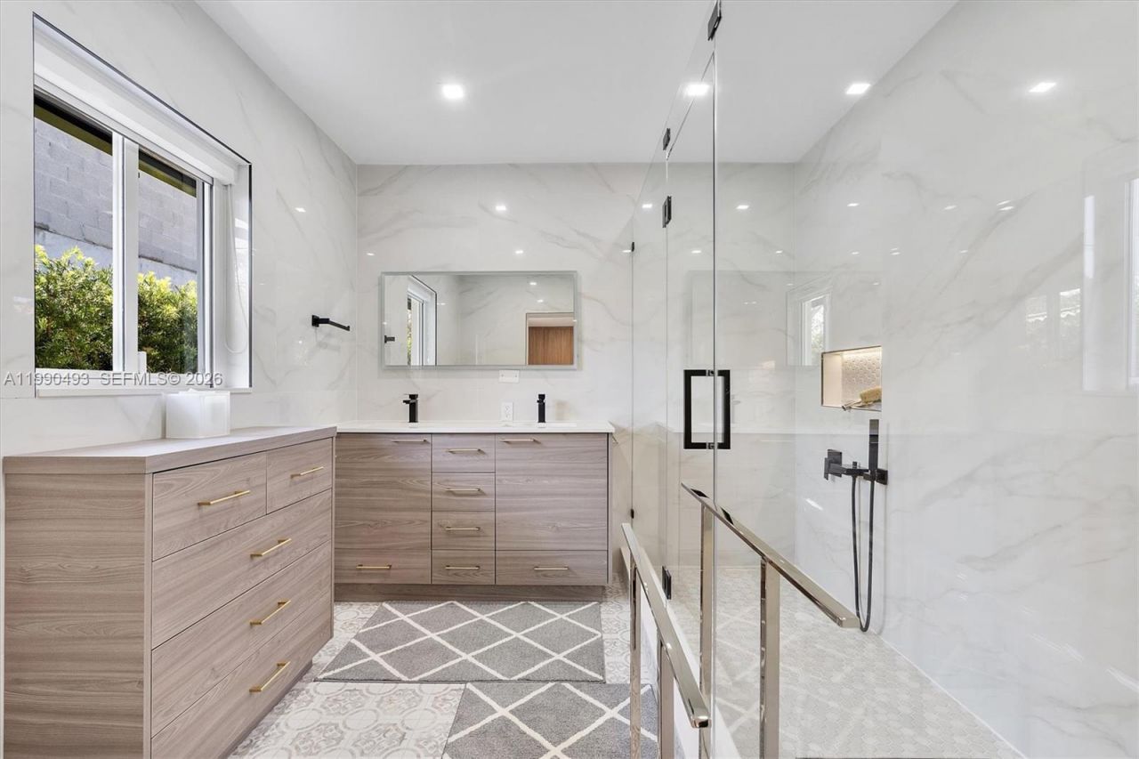 261 NE 47th St, Miami, FL 33137 Photo