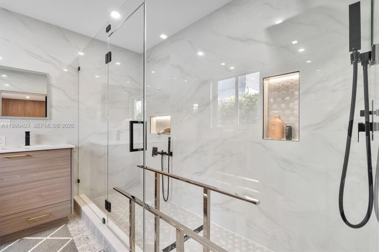 261 NE 47th St, Miami, FL 33137 Photo