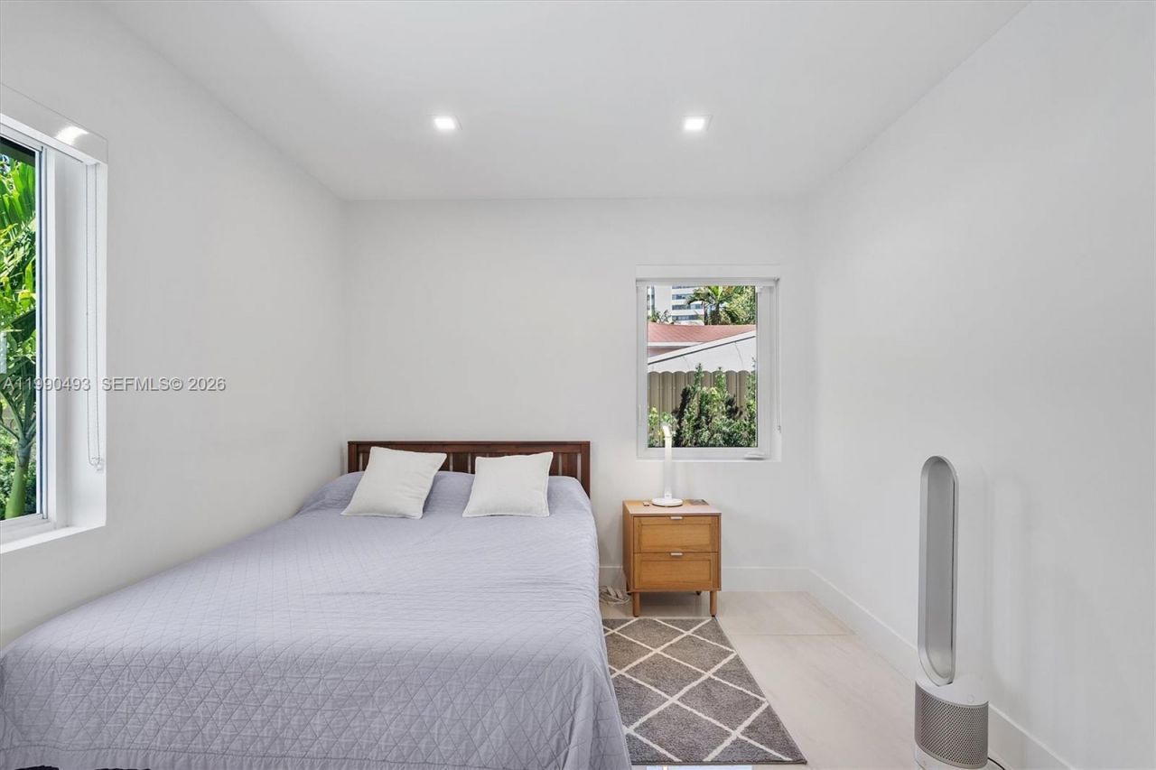 261 NE 47th St, Miami, FL 33137 Photo