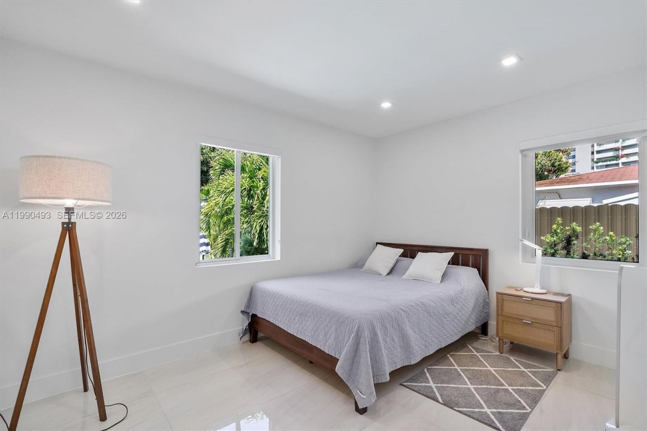 261 NE 47th St, Miami, FL 33137 Photo