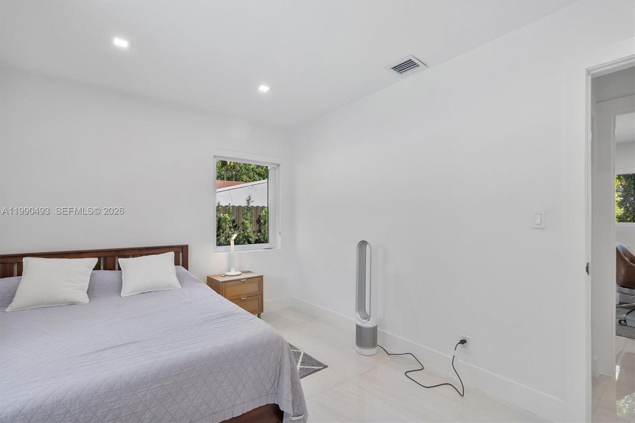 261 NE 47th St, Miami, FL 33137 Photo