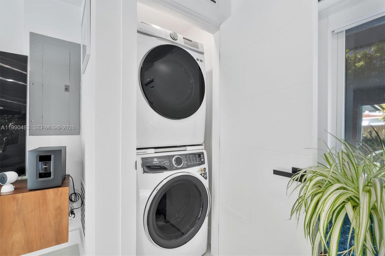 261 NE 47th St, Miami, FL 33137 Photo