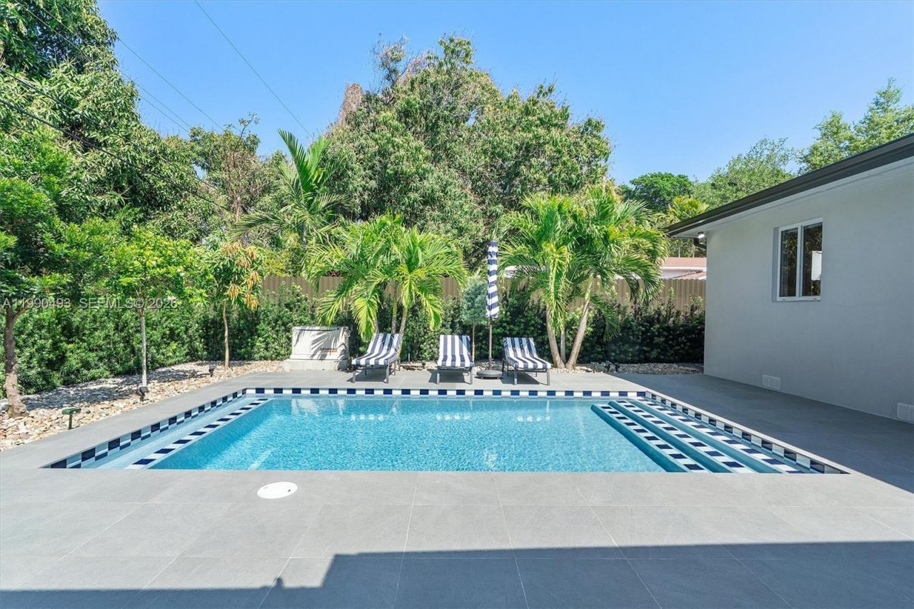 261 NE 47th St, Miami, FL 33137 Photo