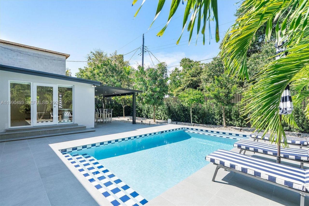 261 NE 47th St, Miami, FL 33137 Photo