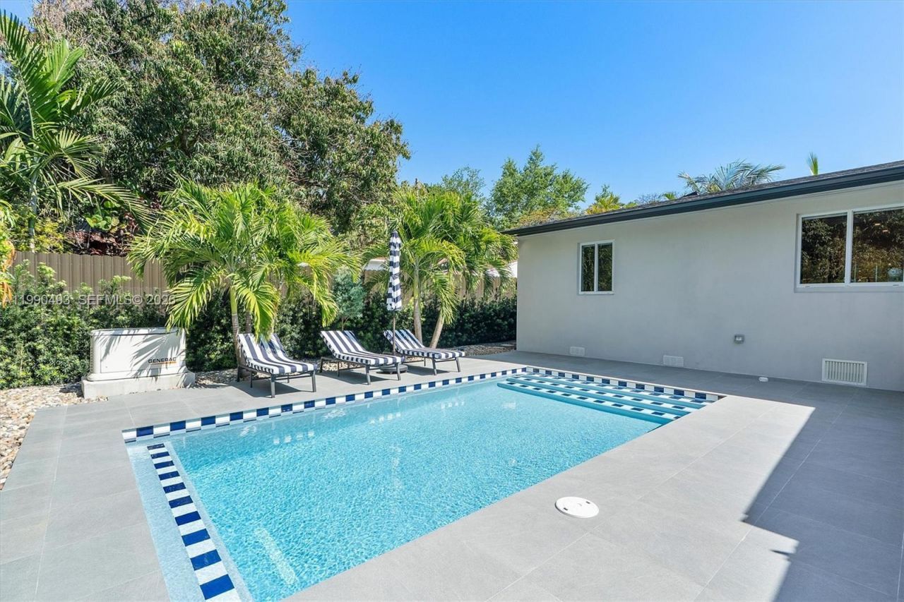 261 NE 47th St, Miami, FL 33137 Photo