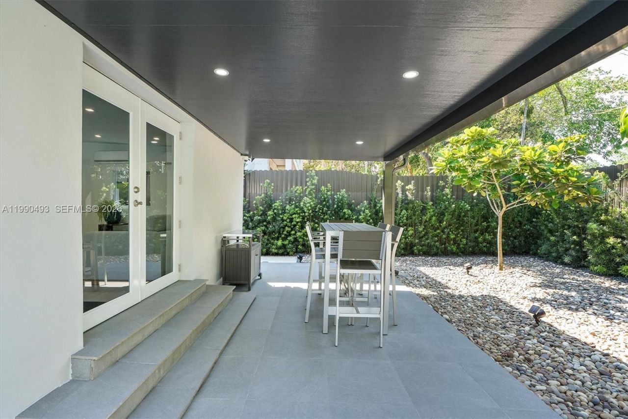 261 NE 47th St, Miami, FL 33137 Photo