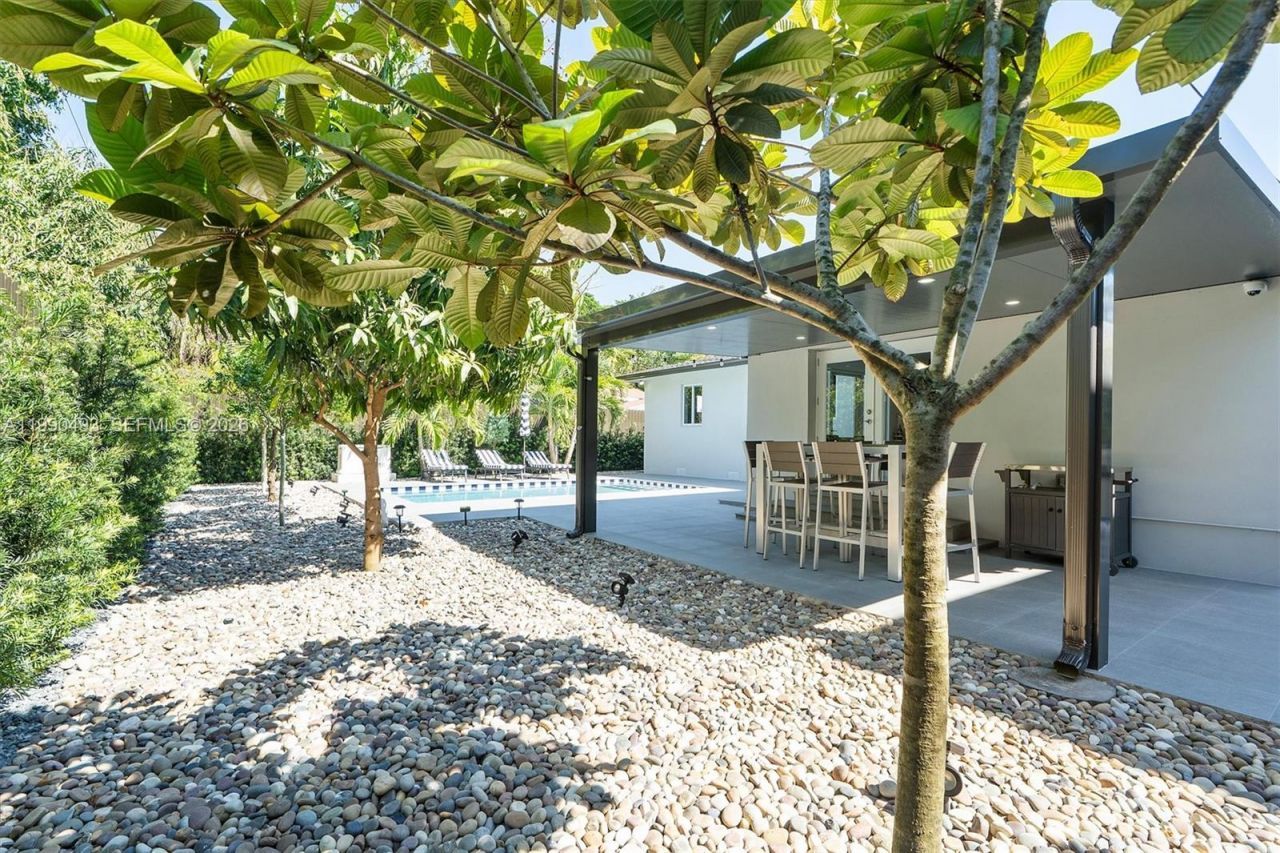 261 NE 47th St, Miami, FL 33137 Photo