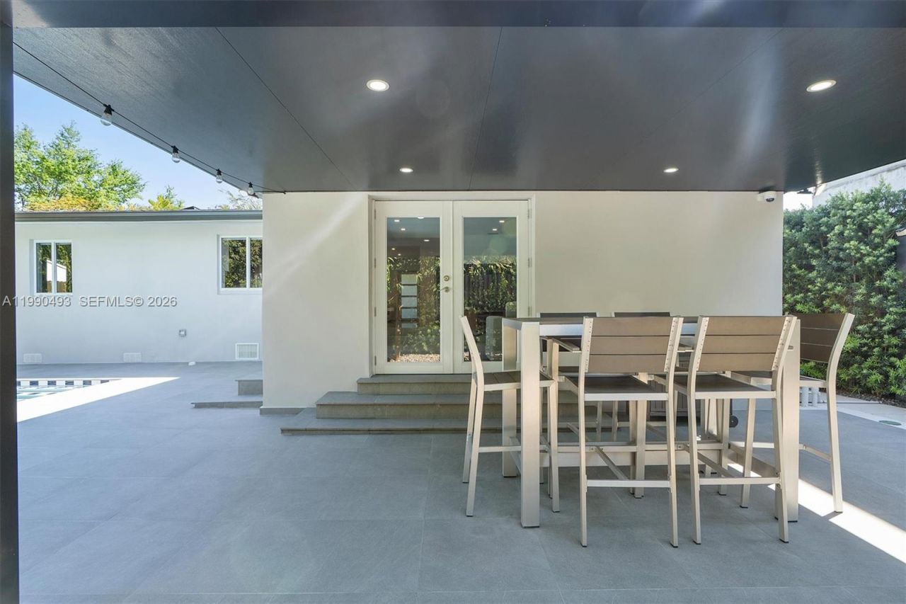 261 NE 47th St, Miami, FL 33137 Photo