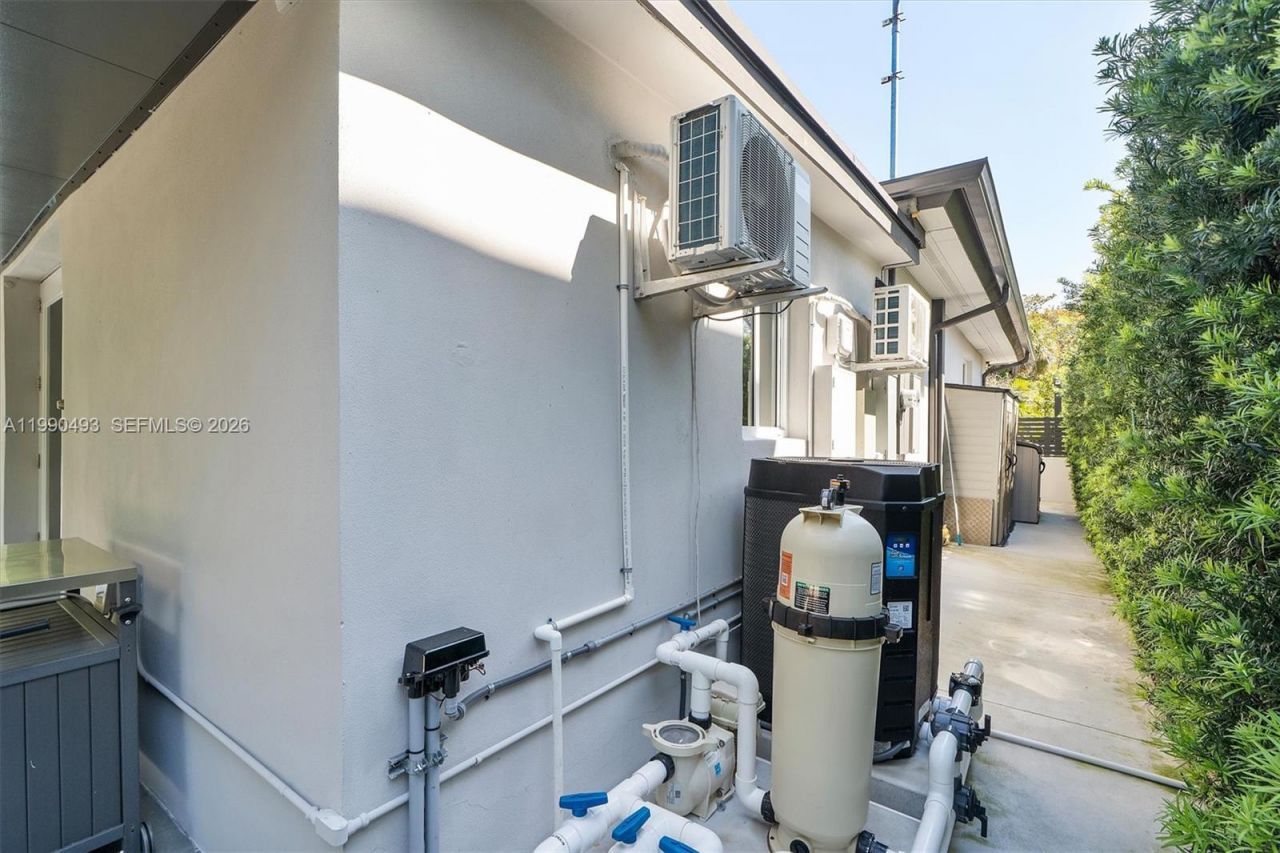 261 NE 47th St, Miami, FL 33137 Photo