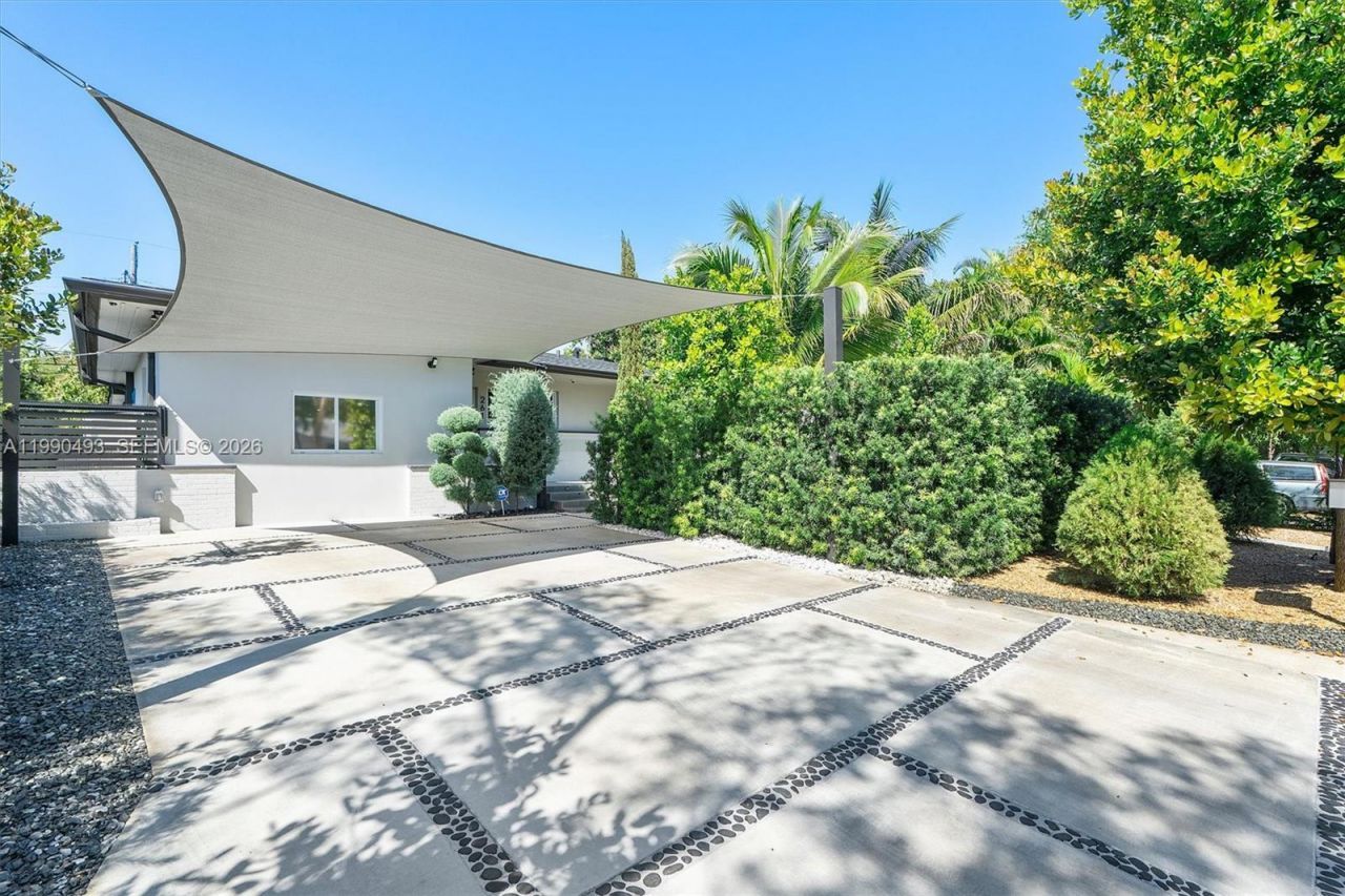 261 NE 47th St, Miami, FL 33137 Photo