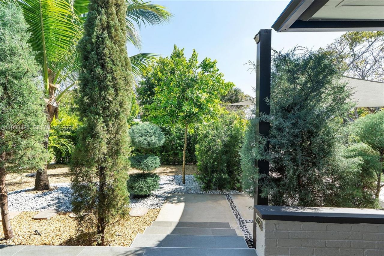 261 NE 47th St, Miami, FL 33137 Photo