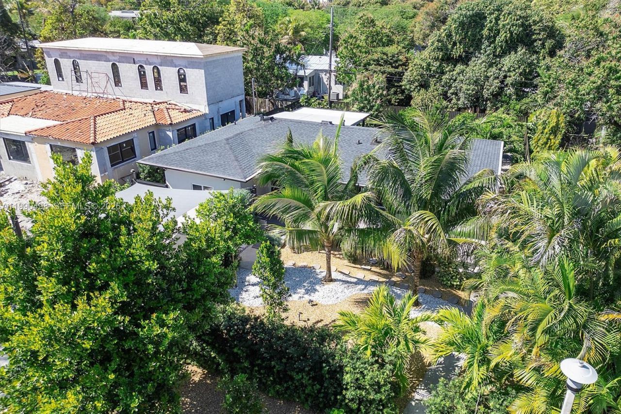 261 NE 47th St, Miami, FL 33137 Photo