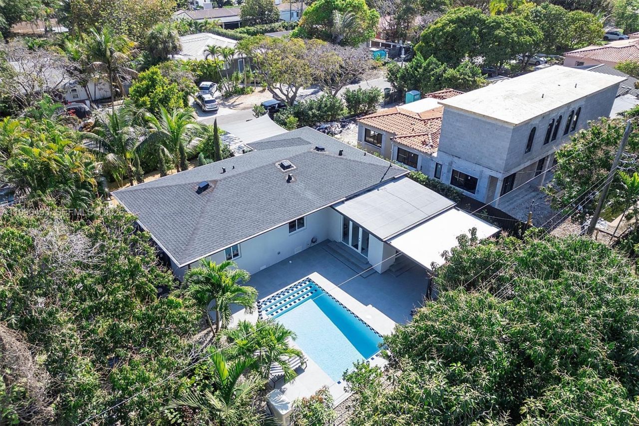 261 NE 47th St, Miami, FL 33137 Photo